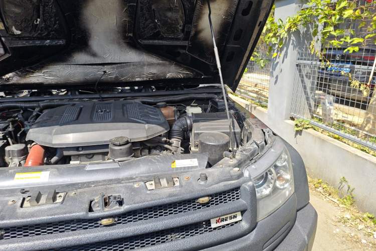 Used BAIC Off-Road BJ40 2016 40L 2.3T Automatic All-Wheel Drive Premium Edition Engine Bay Left