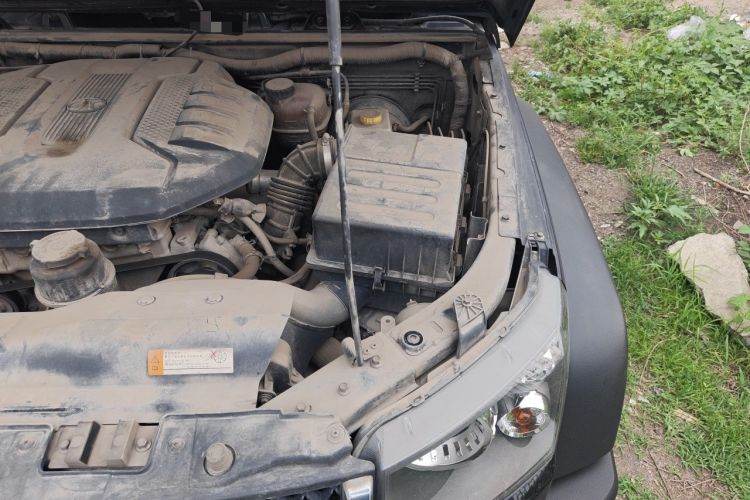 Used BAIC Off-Road BJ40 2016 40L 2.0T Manual All-Wheel Drive Prestige Edition Engine Bay Left
