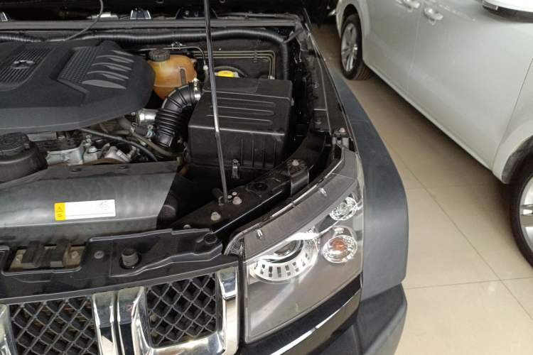 Used BAIC Off-Road BJ40 2016 40L 2.3T Automatic All-Wheel Drive Premium Edition Engine Bay Left