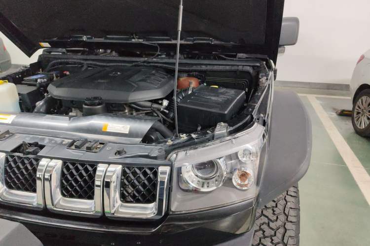 Used BAIC Off-Road BJ40 2016 40L 2.3T Automatic All-Wheel Drive Premium Edition Engine Bay Left