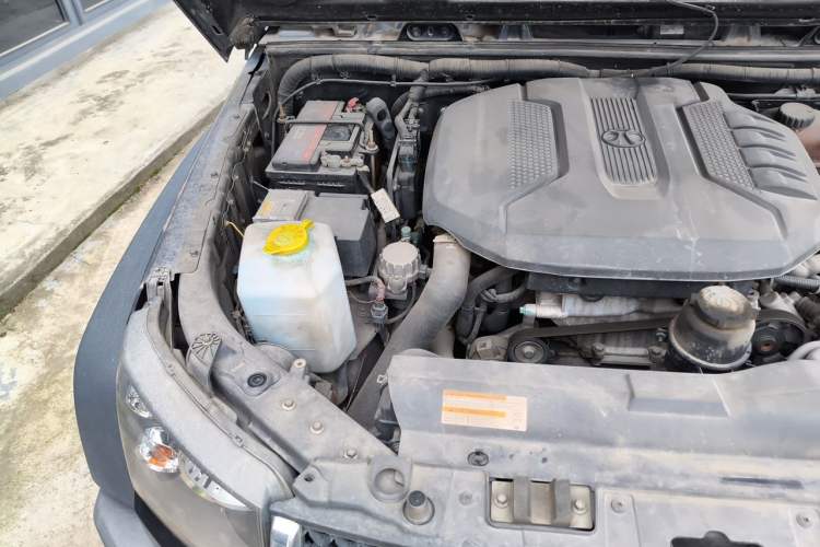 Used BAIC Off-Road BJ40 2016 40L 2.0T Manual All-Wheel Drive Prestige Edition Engine Bay Right