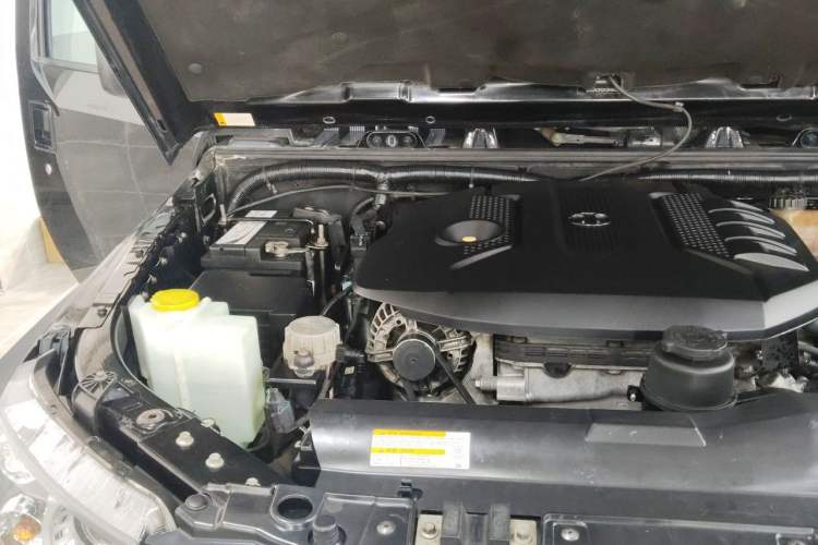 Used BAIC Off-Road BJ40 2016 2.3T Automatic Four-Wheel Drive Premium Edition Engine Bay Right