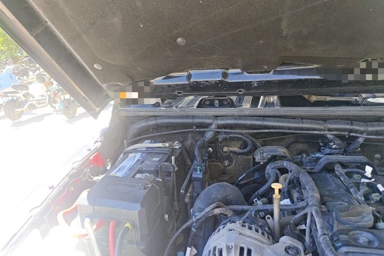 Used BAIC Off-Road BJ40 2016 40L 2.3T Automatic All-Wheel Drive Premium Edition Engine Bay Right