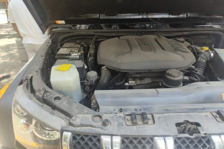 Used BAIC Off-Road BJ40 2016 40L 2.3T Automatic All-Wheel Drive Premium Edition Engine Bay Right