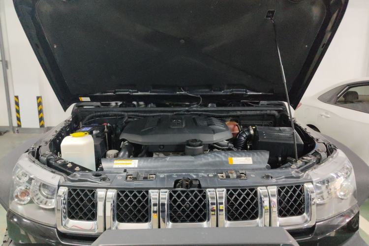 Used BAIC Off-Road BJ40 2016 40L 2.3T Automatic All-Wheel Drive Premium Edition Engine Bay