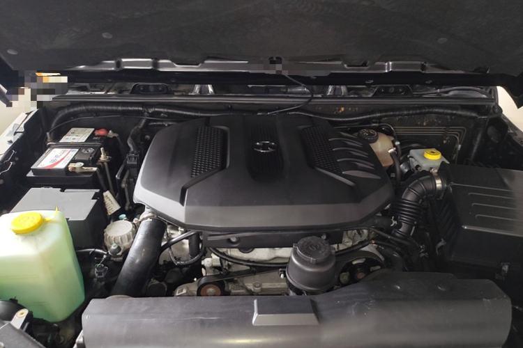 Used BAIC Off-Road BJ40 2016 40L 2.0T Manual All-Wheel Drive Prestige Edition Engine Bay
