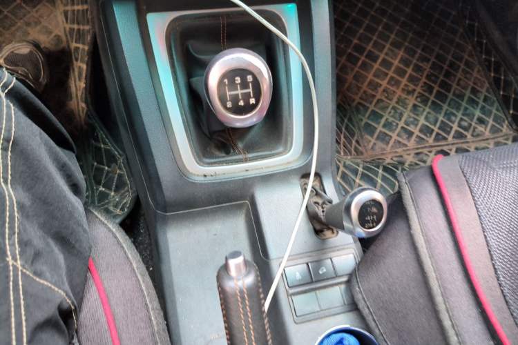 Used BAIC Off-Road BJ40 2016 40L 2.0T Manual All-Wheel Drive Prestige Edition Gear Lever