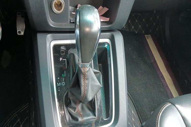 Used BAIC Off-Road BJ40 2016 40L 2.3T Automatic Two-Wheel Drive Prestige Edition Gear Lever