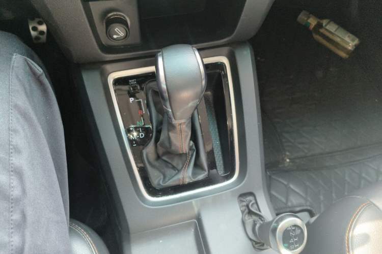 Used BAIC Off-Road BJ40 2016 40L 2.3T Automatic All-Wheel Drive Premium Edition Gear Lever