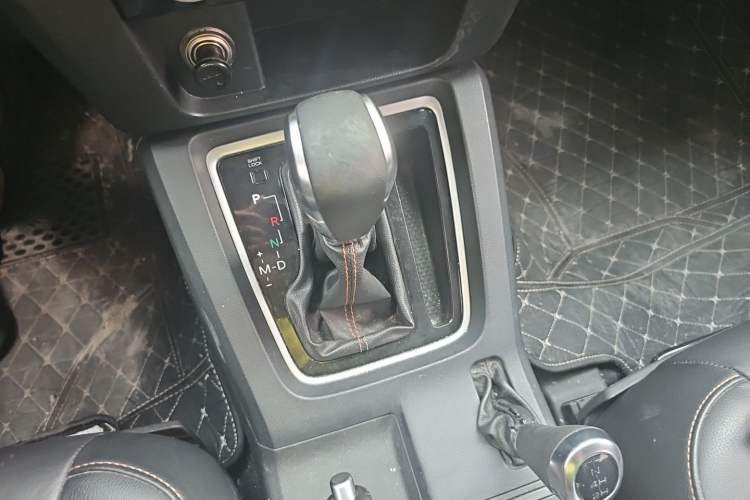 Used BAIC Off-Road BJ40 2016 40L 2.3T Automatic All-Wheel Drive Premium Edition Gear Lever