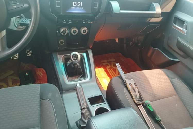 Used BAIC Off-Road BJ40 2016 40L 2.0T Manual Two-Wheel Drive Luxury Edition Gear Lever