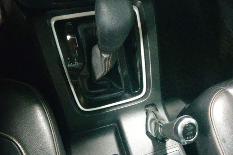 Used BAIC Off-Road BJ40 2016 2.3T Automatic Four-Wheel Drive Premium Edition Gear Lever