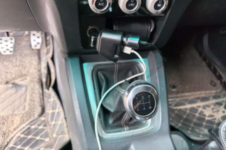 Used BAIC Off-Road BJ40 2016 40L 2.0T Manual Two-Wheel Drive Luxury Edition Gear Lever