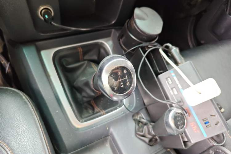 Used BAIC Off-Road BJ40 2016 40L 2.0T Manual All-Wheel Drive Prestige Edition Gear Lever