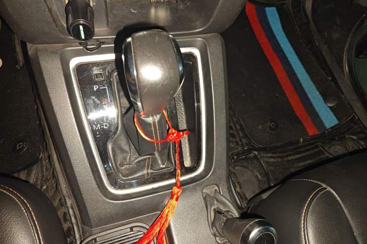 Used BAIC Off-Road BJ40 2016 40L 2.3T Automatic All-Wheel Drive Premium Edition Gear Lever