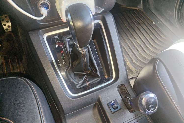 Used BAIC Off-Road BJ40 2016 40L 2.3T Automatic All-Wheel Drive Premium Edition Gear Lever