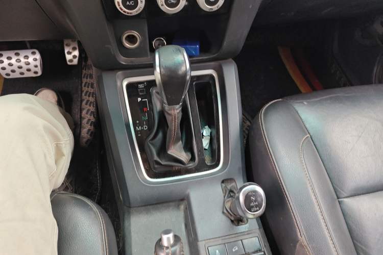 Used BAIC Off-Road BJ40 2016 40L 2.3T Automatic All-Wheel Drive Premium Edition Gear Lever