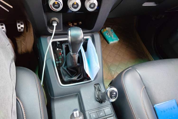 Used BAIC Off-Road BJ40 2016 40L 2.3T Automatic All-Wheel Drive Premium Edition Gear Lever
