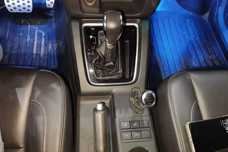 Used BAIC Off-Road BJ40 2016 40L 2.3T Automatic All-Wheel Drive Premium Edition Gear Lever