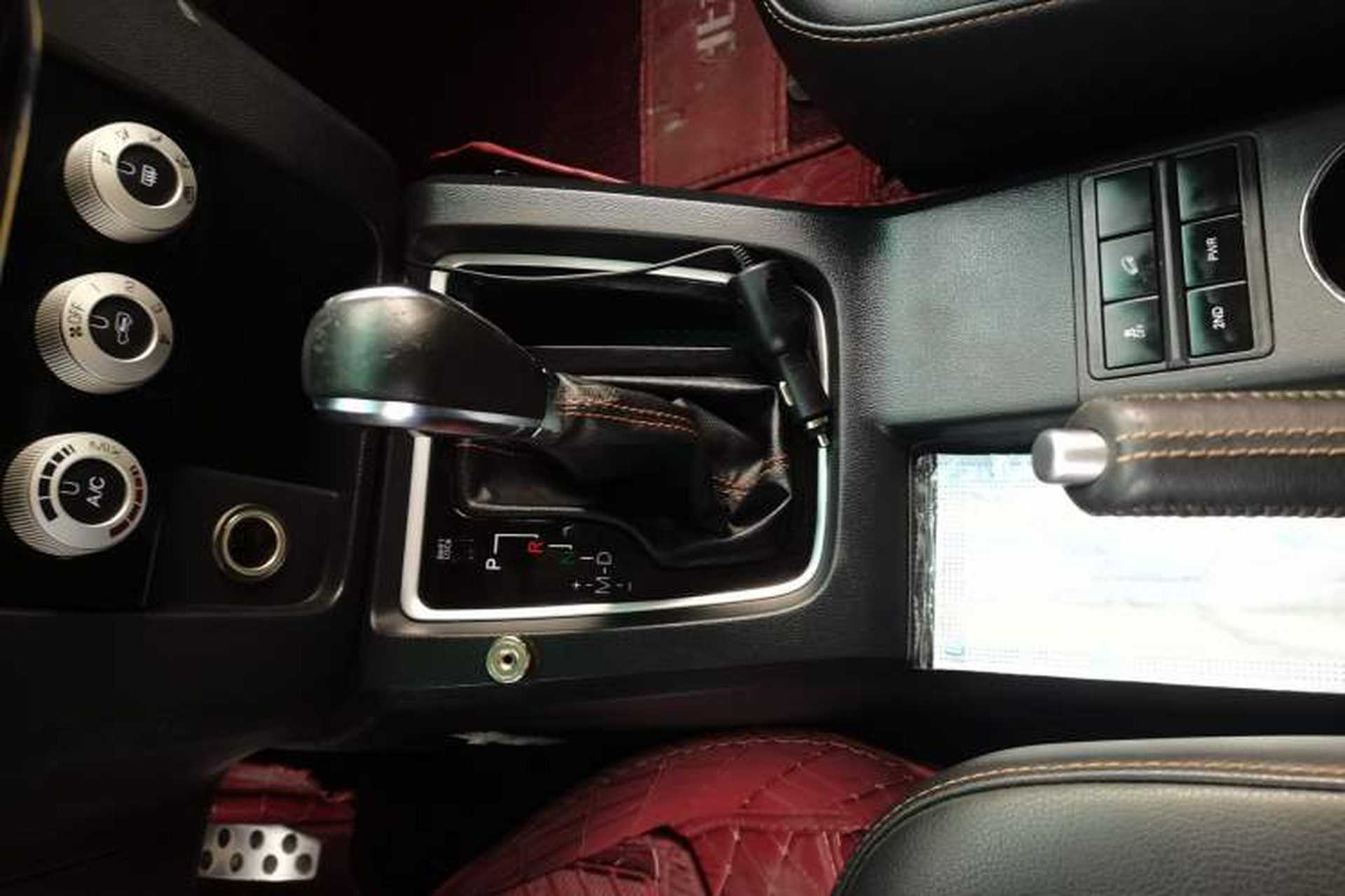Used BAIC Off-Road BJ40 2016 40L 2.3T Automatic Two-Wheel Drive Prestige Edition Gear Lever