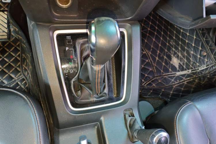 Used BAIC Off-Road BJ40 2016 40L 2.3T Automatic All-Wheel Drive Premium Edition Gear Lever