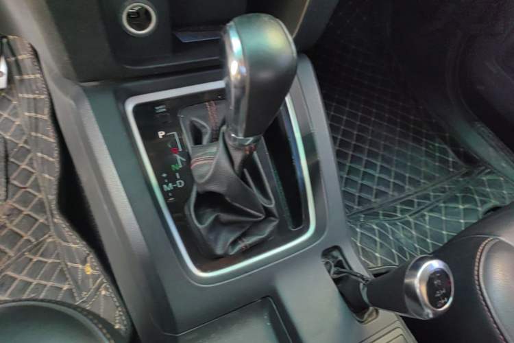 Used BAIC Off-Road BJ40 2016 40L 2.3T Automatic All-Wheel Drive Premium Edition Gear Lever
