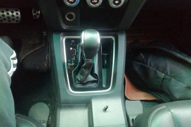 Used BAIC Off-Road BJ40 2016 40L 2.3T Automatic Two-Wheel Drive Prestige Edition Gear Lever
