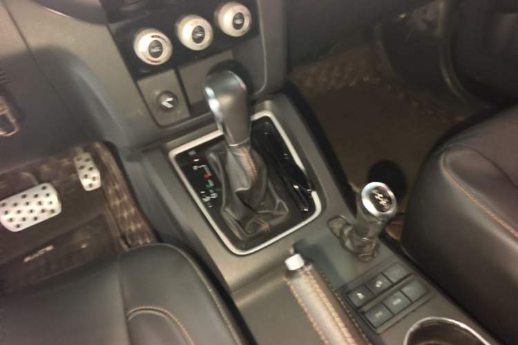 Used BAIC Off-Road BJ40 2016 40L 2.3T Automatic All-Wheel Drive Premium Edition Gear Lever