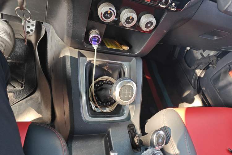 Used BAIC Off-Road BJ40 2016 40L 2.0T Manual All-Wheel Drive Prestige Edition Gear Lever