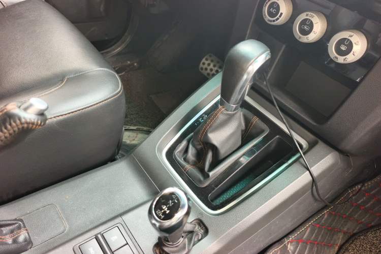 Used BAIC Off-Road BJ40 2016 40L 2.3T Automatic All-Wheel Drive Premium Edition Gear Lever
