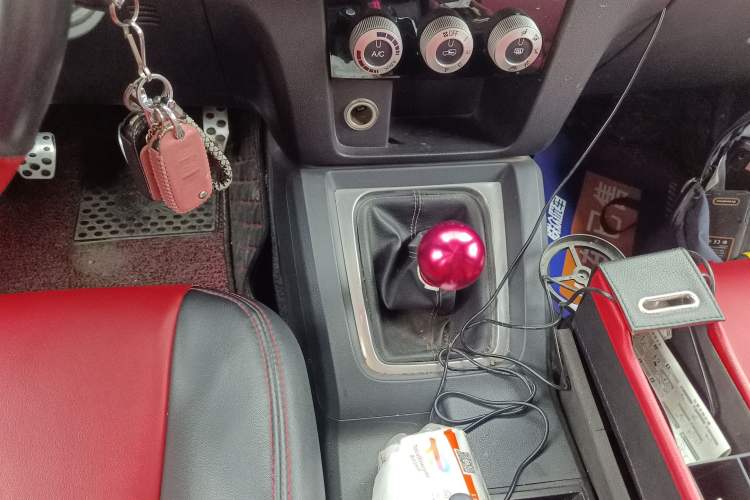 Used BAIC Off-Road BJ40 2016 40L 2.0T Manual Two-Wheel Drive Luxury Edition Gear Lever