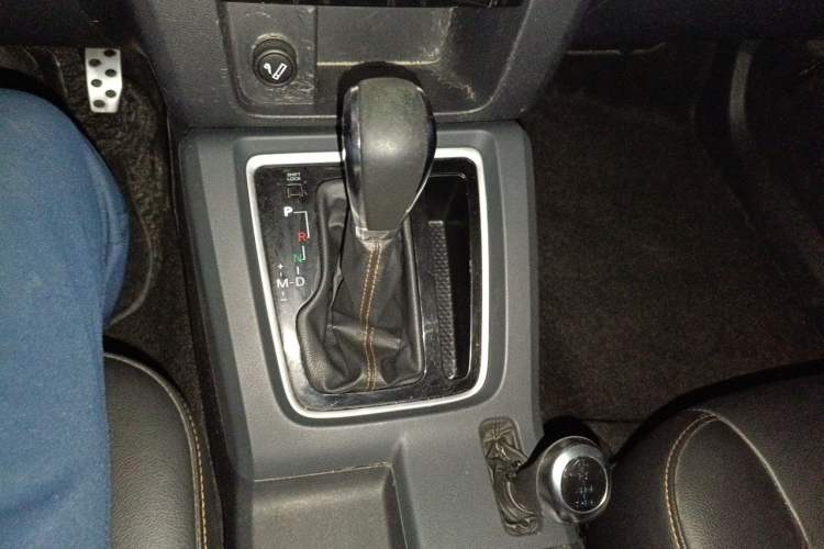Used BAIC Off-Road BJ40 2016 40L 2.3T Automatic All-Wheel Drive Premium Edition Gear Lever
