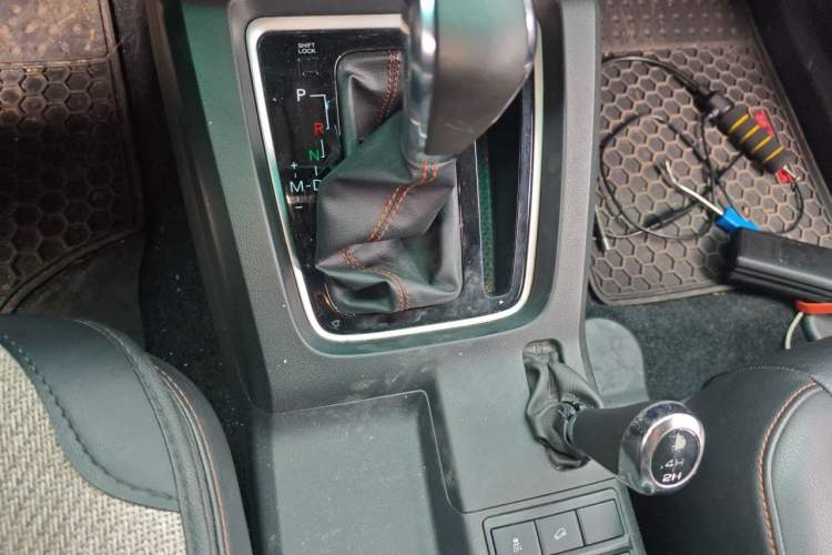 Used BAIC Off-Road BJ40 2016 40L 2.3T Automatic All-Wheel Drive Premium Edition Gear Lever