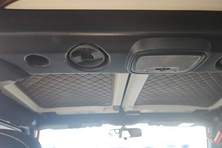 Used BAIC Off-Road BJ40 2016 40L 2.3T Automatic All-Wheel Drive Premium Edition Headliner