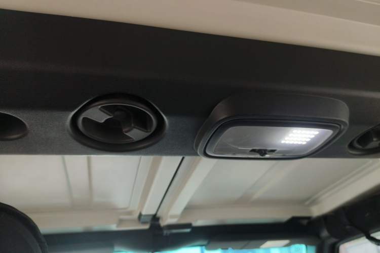 Used BAIC Off-Road BJ40 2016 40L 2.0T Manual All-Wheel Drive Prestige Edition Headliner