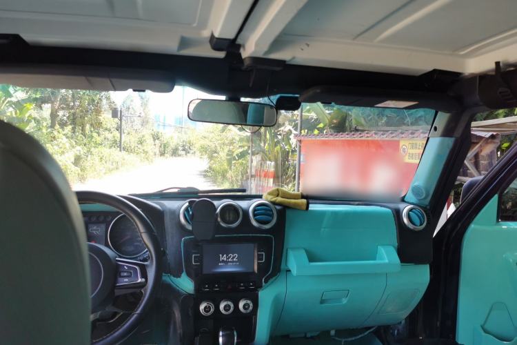 Used BAIC Off-Road BJ40 2016 40L 2.3T Automatic All-Wheel Drive Premium Edition Headliner
