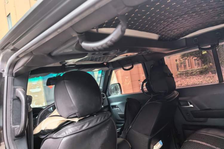 Used BAIC Off-Road BJ40 2016 40L 2.0T Manual Two-Wheel Drive Luxury Edition Headliner