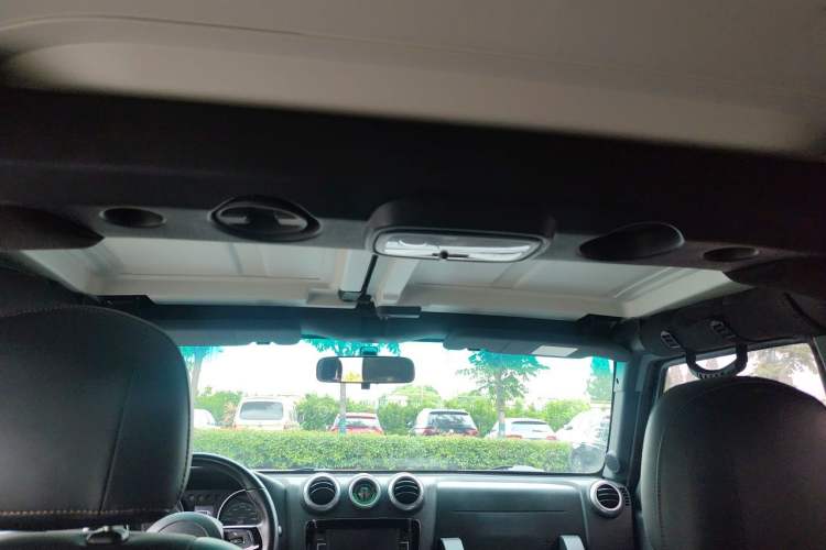 Used BAIC Off-Road BJ40 2016 40L 2.3T Automatic All-Wheel Drive Premium Edition Headliner