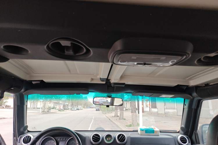 Used BAIC Off-Road BJ40 2016 40L 2.3T Automatic All-Wheel Drive Premium Edition Headliner