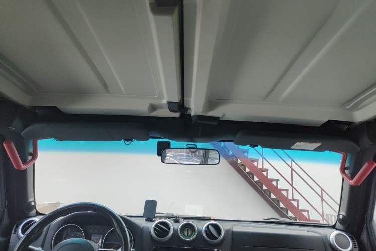 Used BAIC Off-Road BJ40 2016 40L 2.3T Automatic All-Wheel Drive Premium Edition Headliner