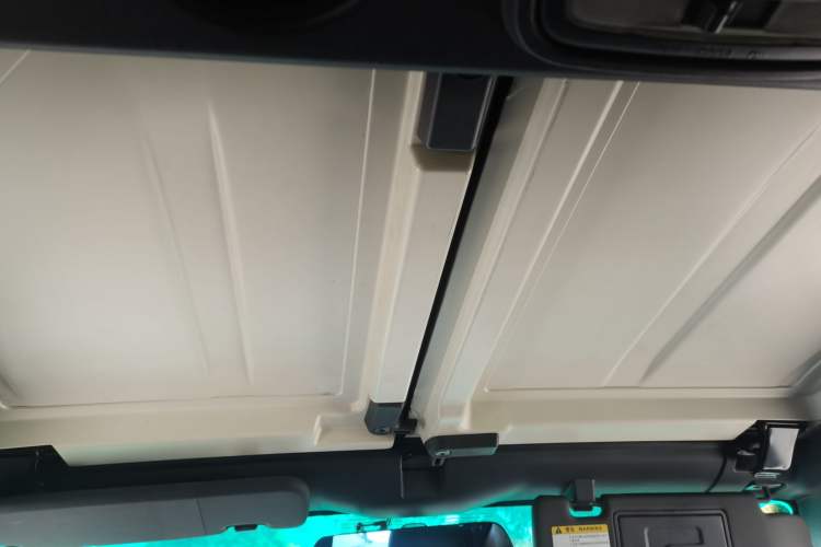 Used BAIC Off-Road BJ40 2016 40L 2.3T Automatic Two-Wheel Drive Prestige Edition Headliner
