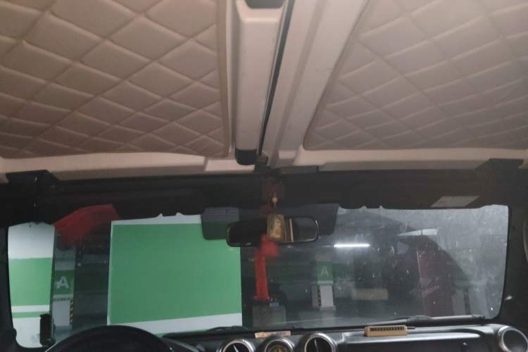 Used BAIC Off-Road BJ40 2016 40L 2.3T Automatic All-Wheel Drive Premium Edition Headliner