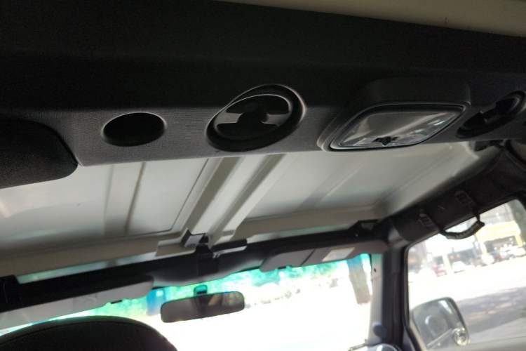 Used BAIC Off-Road BJ40 2016 40L 2.3T Automatic All-Wheel Drive Premium Edition Headliner