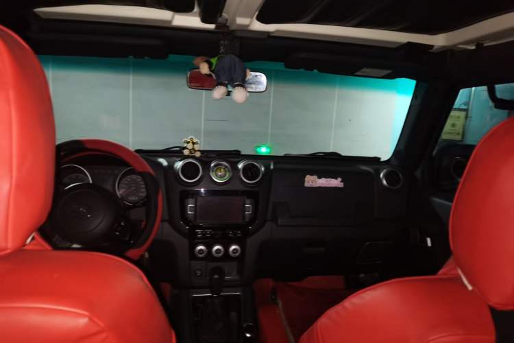 Used BAIC Off-Road BJ40 2016 40L 2.3T Automatic All-Wheel Drive Premium Edition Headliner