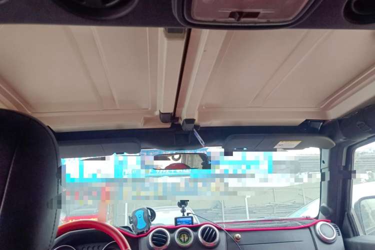 Used BAIC Off-Road BJ40 2016 40L 2.0T Manual Two-Wheel Drive Luxury Edition Headliner