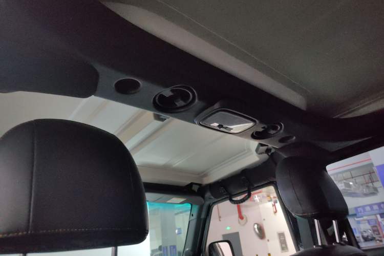 Used BAIC Off-Road BJ40 2016 40L 2.3T Automatic All-Wheel Drive Premium Edition Headliner