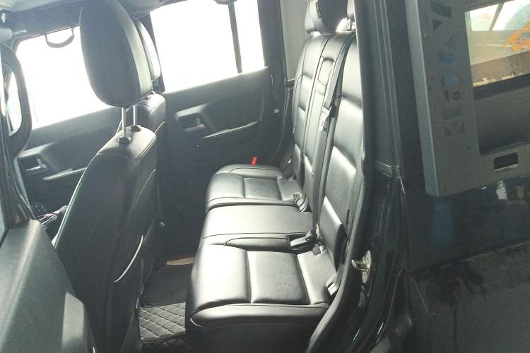 Used BAIC Off-Road BJ40 2016 40L 2.3T Automatic Two-Wheel Drive Prestige Edition Interior 4