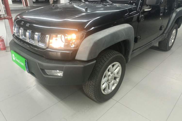 Used BAIC Off-Road BJ40 2016 40L 2.3T Automatic Two-Wheel Drive Prestige Edition Left Front Headlight
