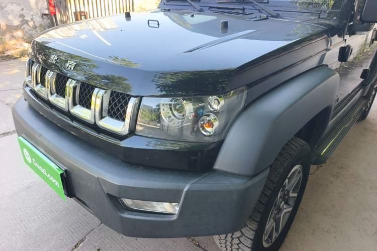 Used BAIC Off-Road BJ40 2016 40L 2.3T Automatic All-Wheel Drive Premium Edition Left Front Headlight