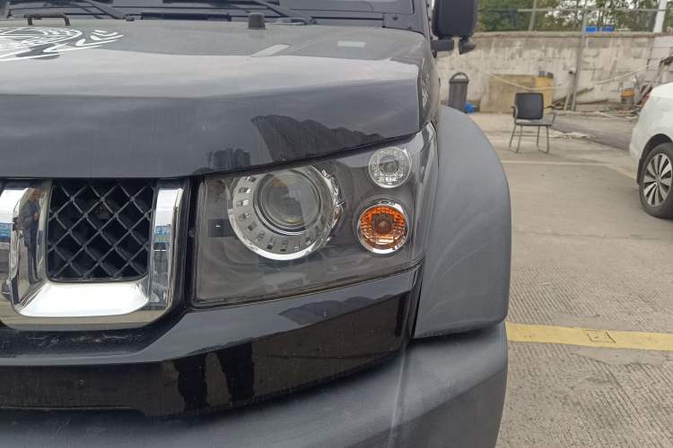 Used BAIC Off-Road BJ40 2016 40L 2.0T Manual Two-Wheel Drive Luxury Edition Left Front Headlight